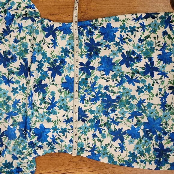 Floral shift dress - Picture 9 of 10